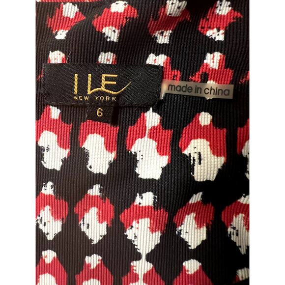 RETRO-STYLE RED WHITE AND BLACK MIDI KNIT DRESS (Women Size: 6) - Picture 13 of 15